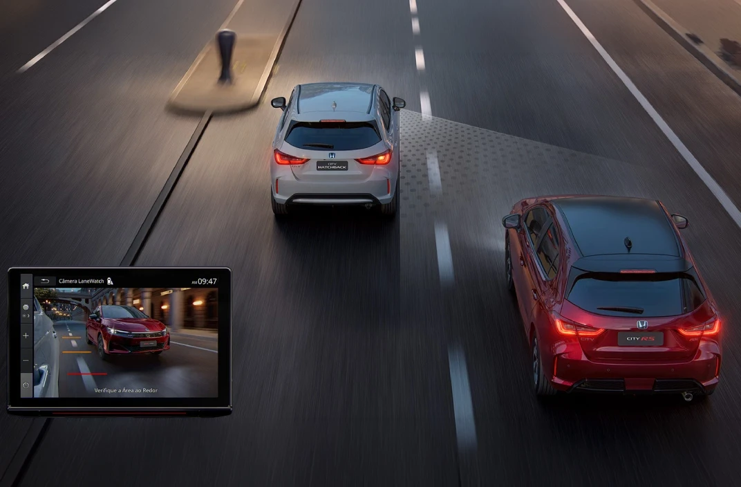 Imagem da câmera Honda LaneWatch na central multimídia